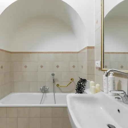 Elegante E Raffinato In Zona Crocetta Apartment