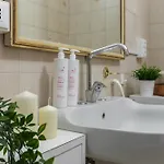 Elegante E Raffinato In Zona Crocetta By Wonderful Italy