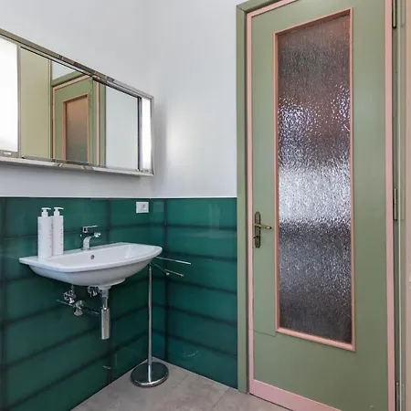 Elegante E Raffinato In Zona Crocetta Lägenhet